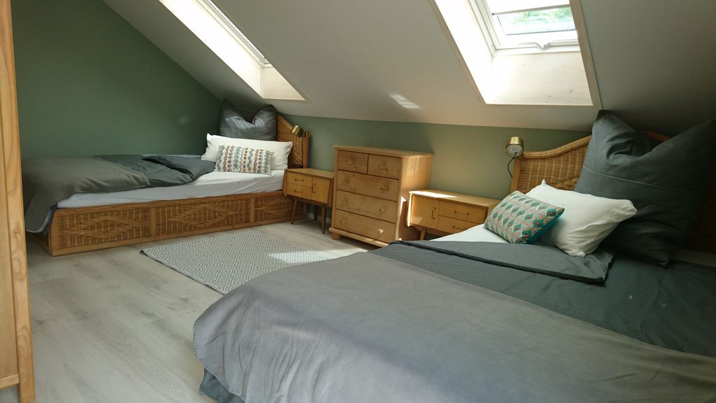 Schalfzimmer mit zwei Einzelbetten